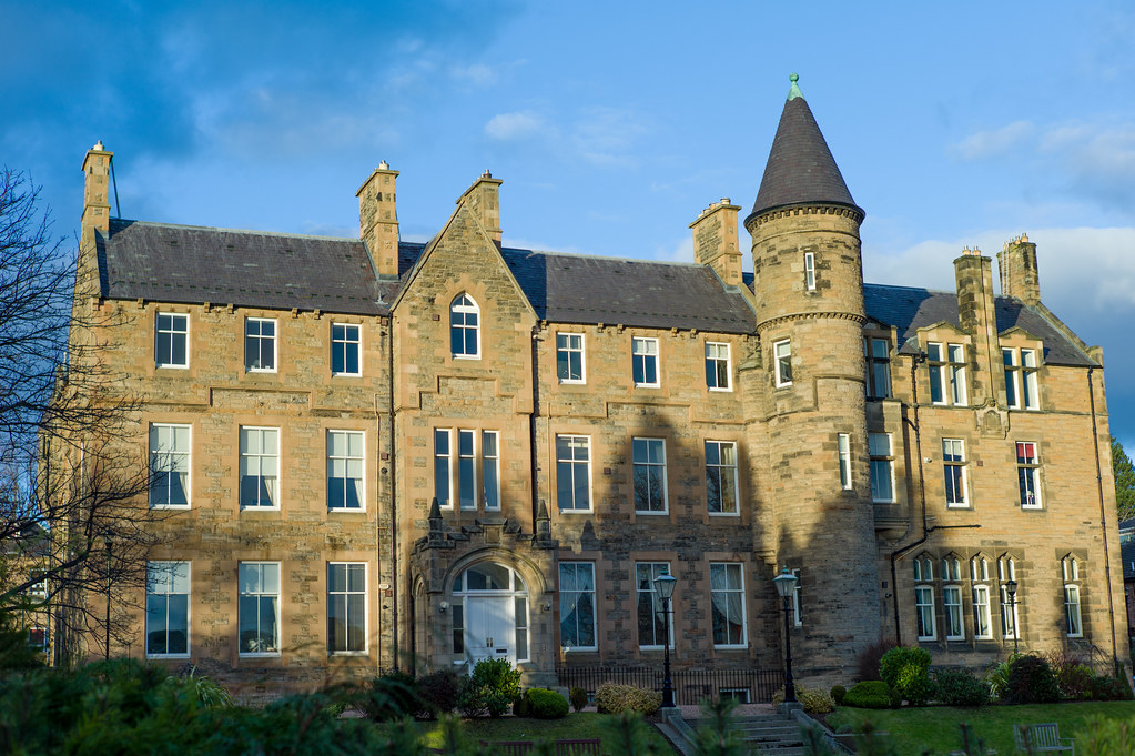 Self storage solutions for Edinburgh residents