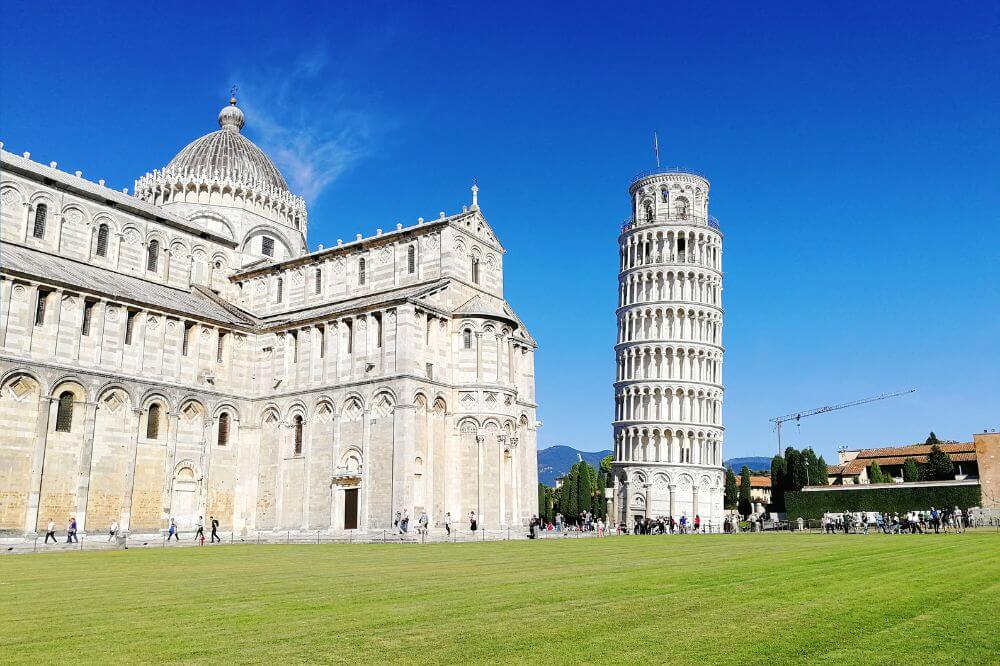 Pisa is one of the best places to live in Italy. Picture of the Leaning Tower of Pisa