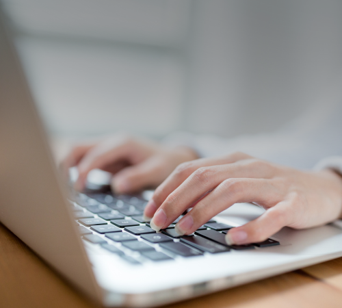 An image of a HR professional staying on track of tasks and prompts with Pickfords